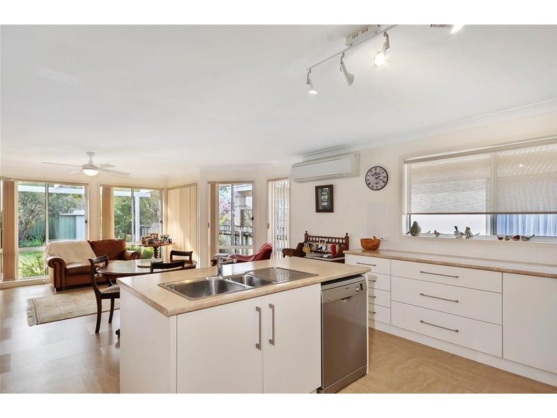 33 Lyrebird Drive, Nowra NSW 2541