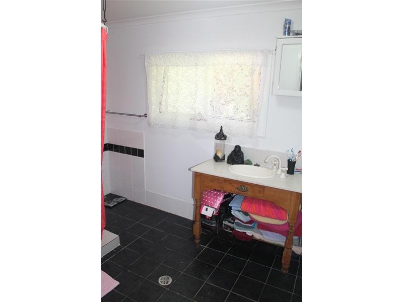 33 Tarawarra Street, Bomaderry NSW 2541