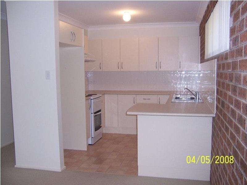 1/14 Helsinki Parade, Bomaderry NSW 2541