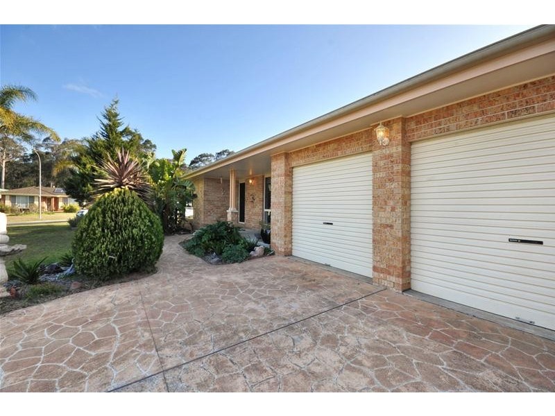 17 Rannoch Drive, West Nowra NSW 2541