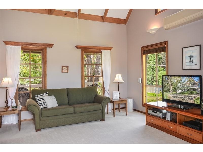 15 Vidler Road, Falls Creek NSW 2540