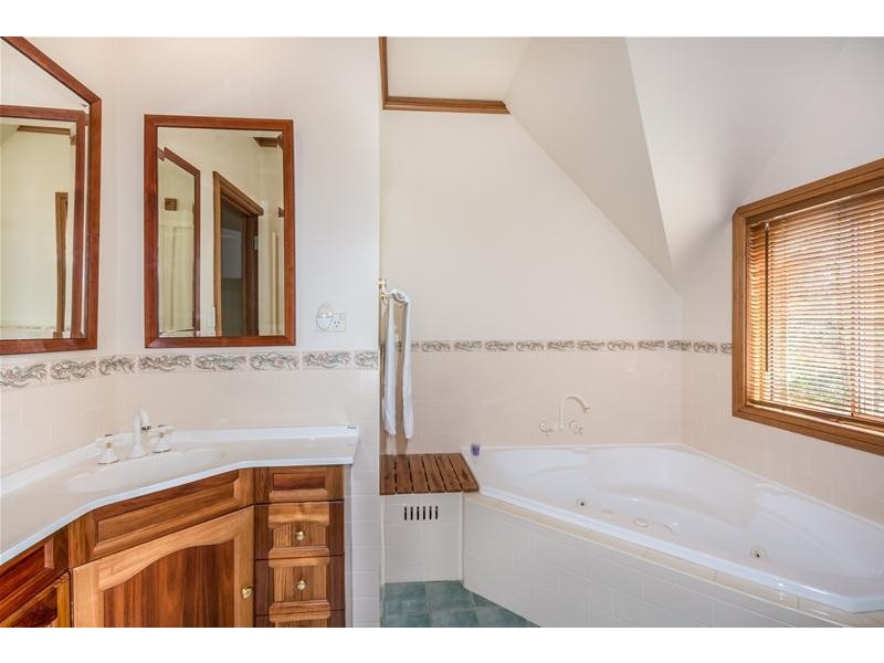 15 Vidler Road, Falls Creek NSW 2540