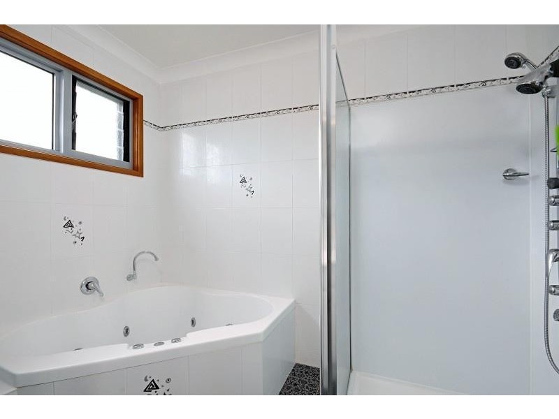 10 Fuchsia Crescent, Bomaderry NSW 2541