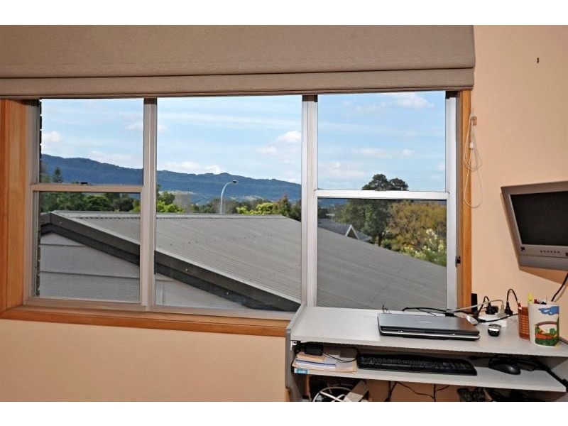 10 Fuchsia Crescent, Bomaderry NSW 2541