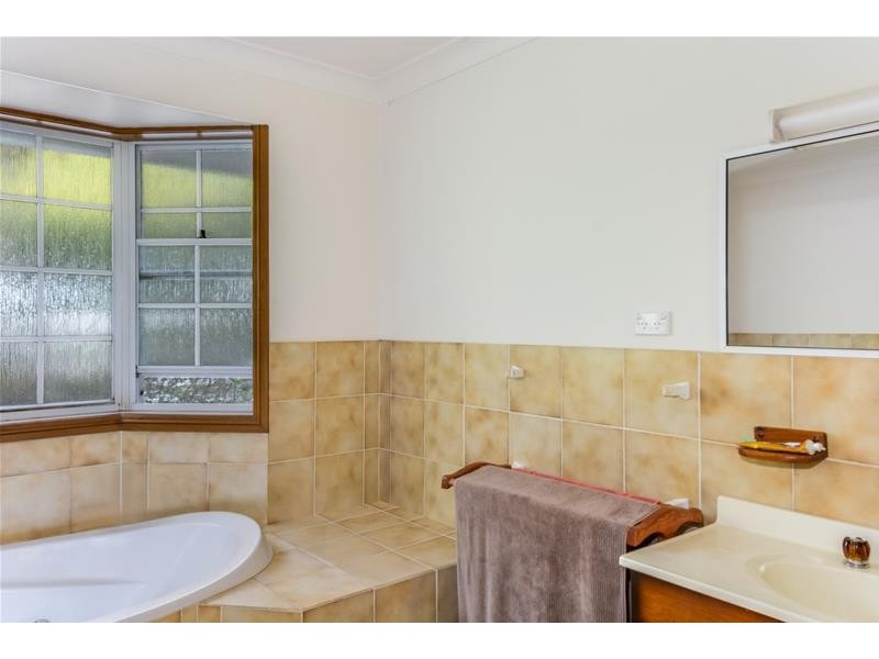 2 Knoll Parade, Woollamia NSW 2540