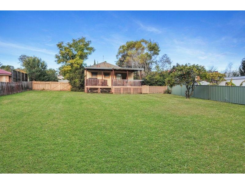7 Brinawarr Street, Bomaderry NSW 2541