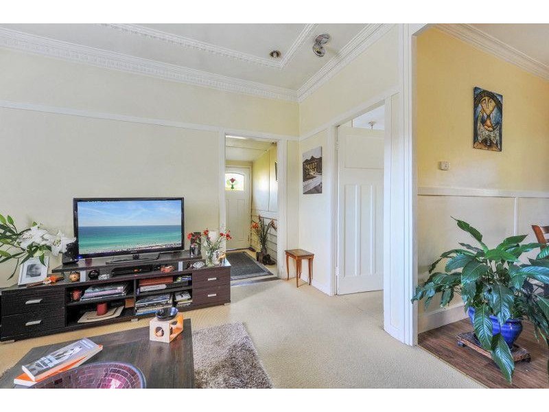 7 Brinawarr Street, Bomaderry NSW 2541