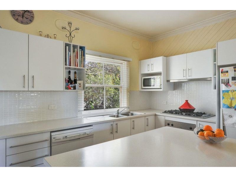 7 Brinawarr Street, Bomaderry NSW 2541