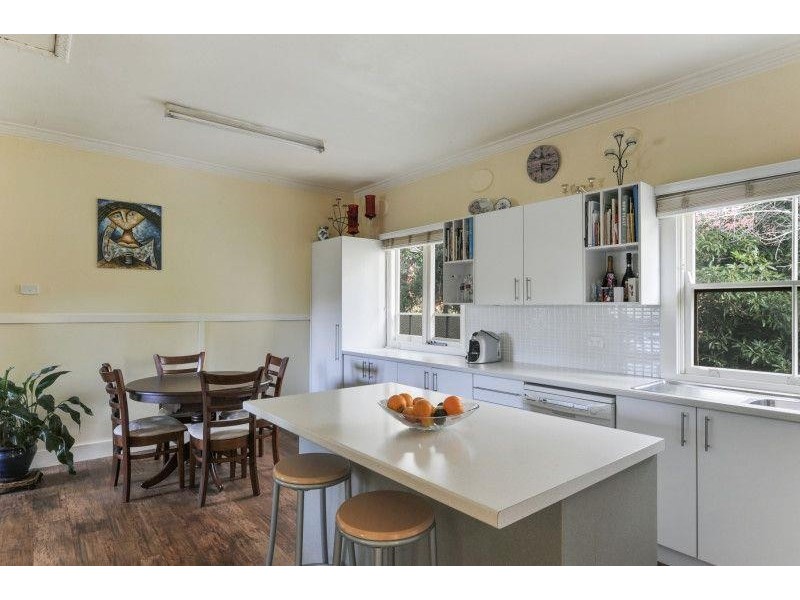 7 Brinawarr Street, Bomaderry NSW 2541