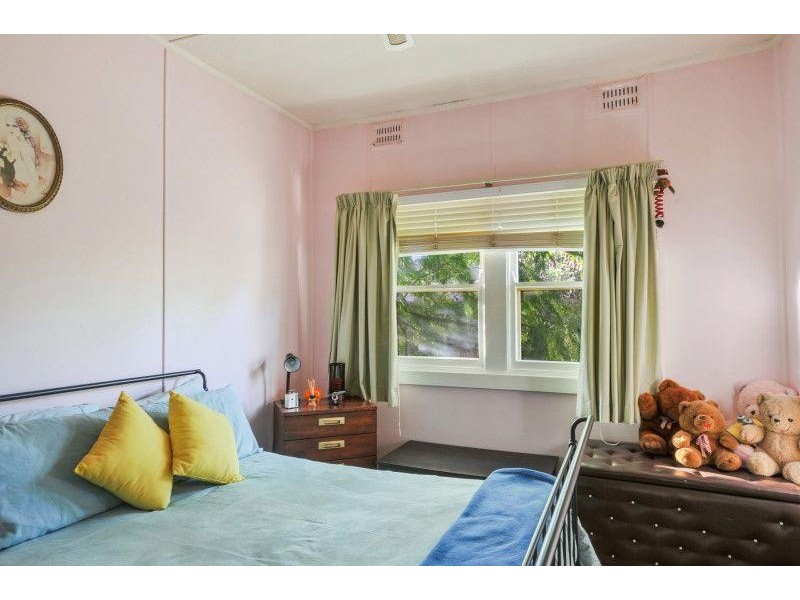 7 Brinawarr Street, Bomaderry NSW 2541