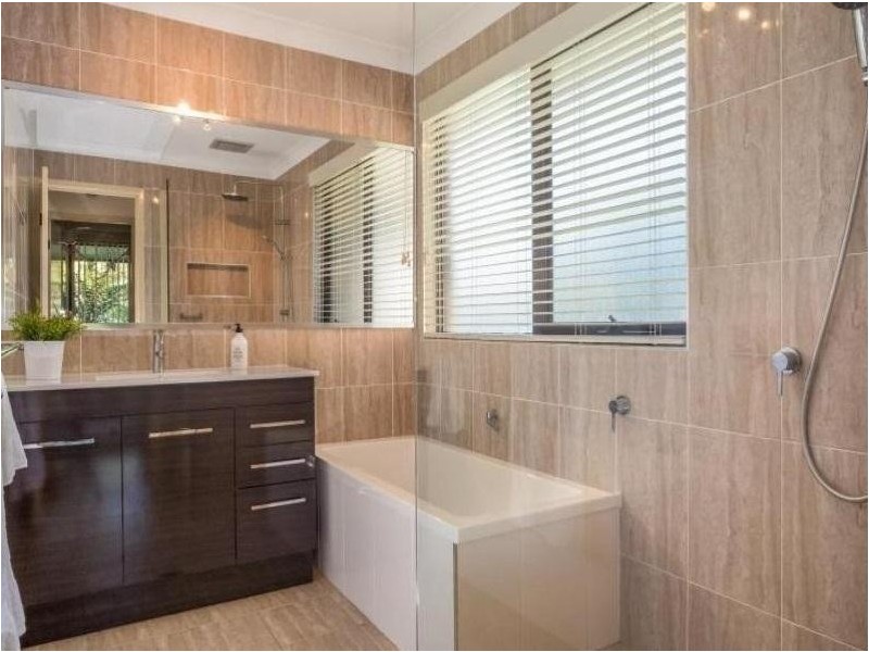 4 Caroola Parade, North Nowra NSW 2541