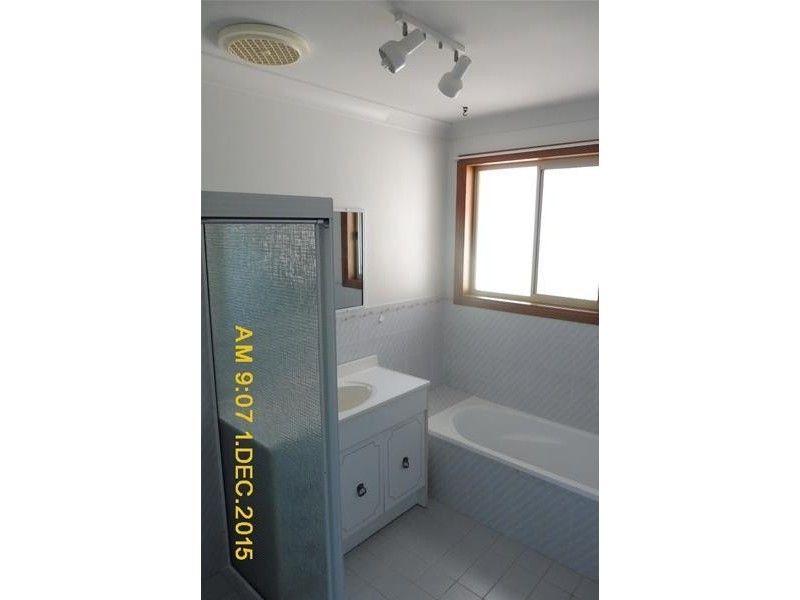 4/5 Waroo Place, Bomaderry NSW 2541