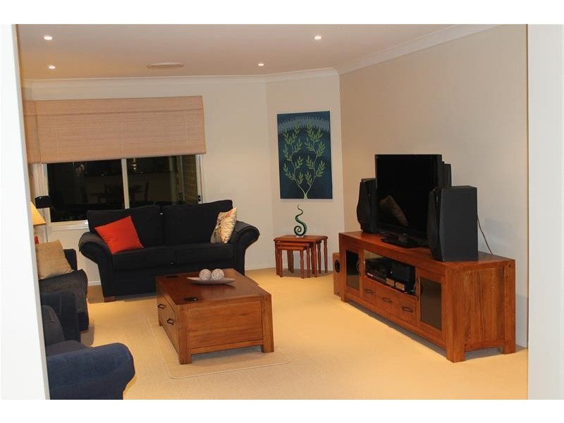 11 Stapleton Street, Falls Creek NSW 2540