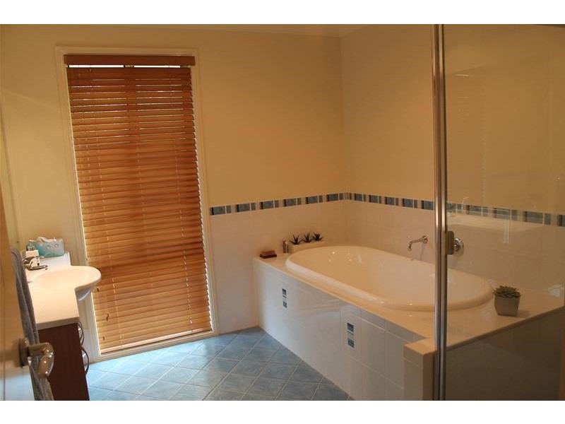11 Stapleton Street, Falls Creek NSW 2540