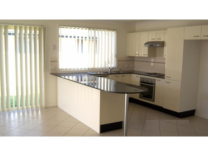 8 Emerald Drive, Meroo Meadow NSW 2540