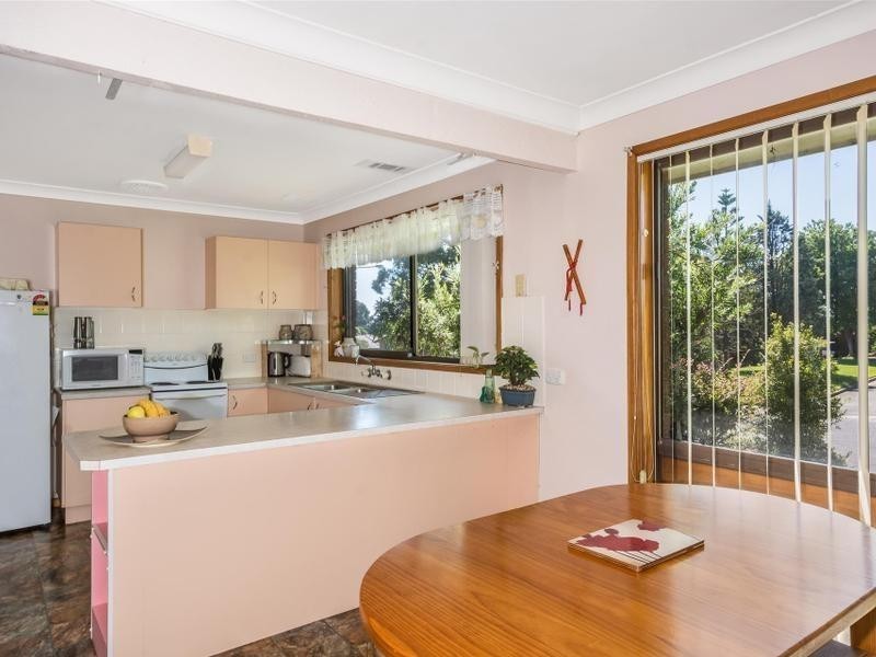 34 Yeovil Drive, Bomaderry NSW 2541