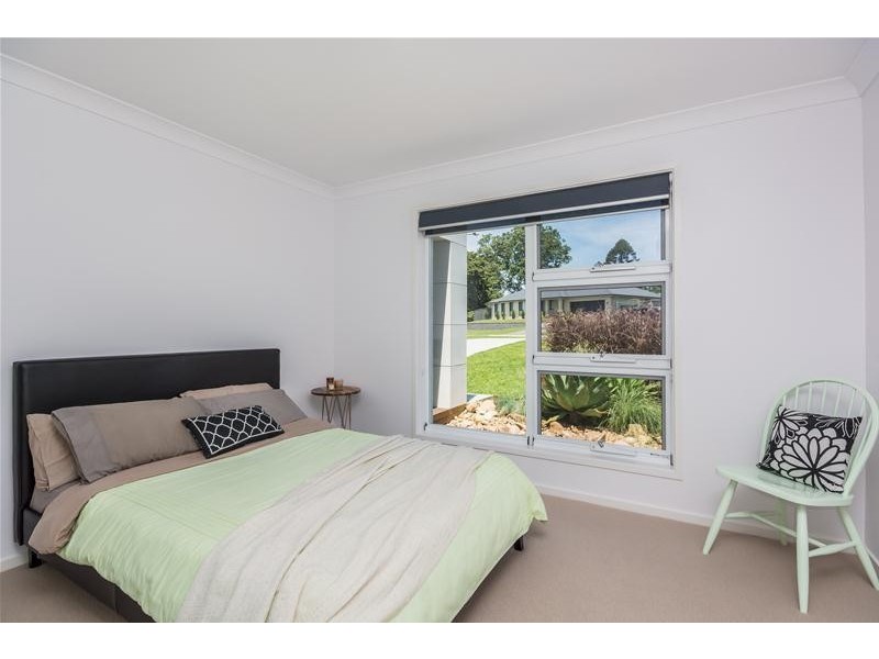 13 Banool Circuit, Bomaderry NSW 2541