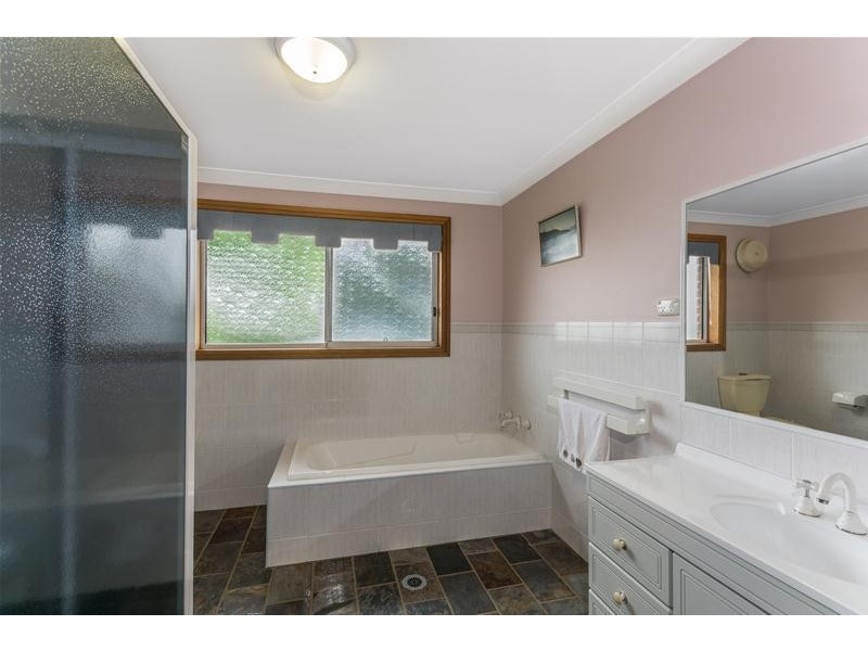 2 Wingello Close, North Nowra NSW 2541