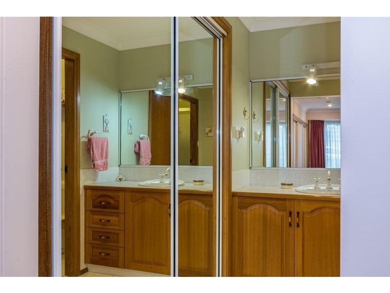 2 Wingello Close, North Nowra NSW 2541