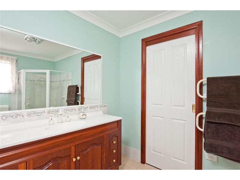 15 Wilari Close, Bomaderry NSW 2541