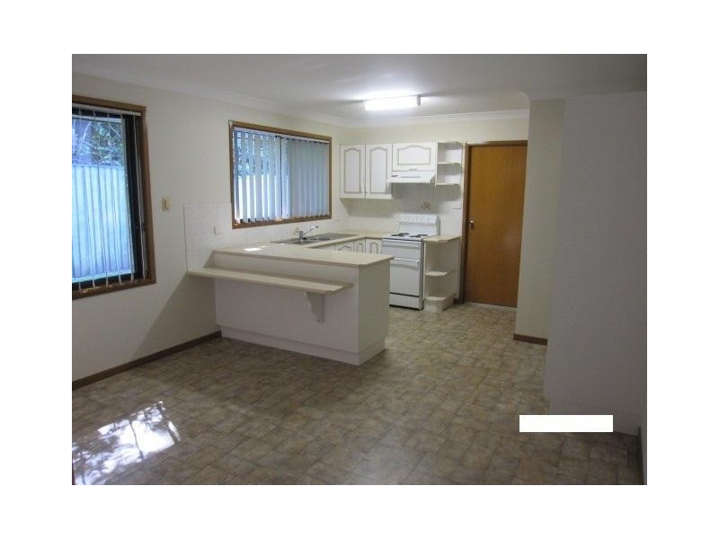 2 Herbert Close, Bomaderry NSW 2541