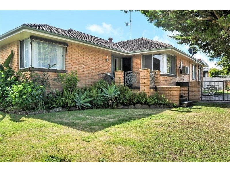 1 Mulgen Crescent, Bomaderry NSW 2541