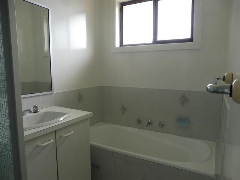 8 Beyeri Avenue, West Nowra NSW 2541