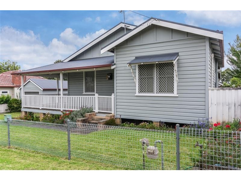 28 Birriley Street, Bomaderry NSW 2541