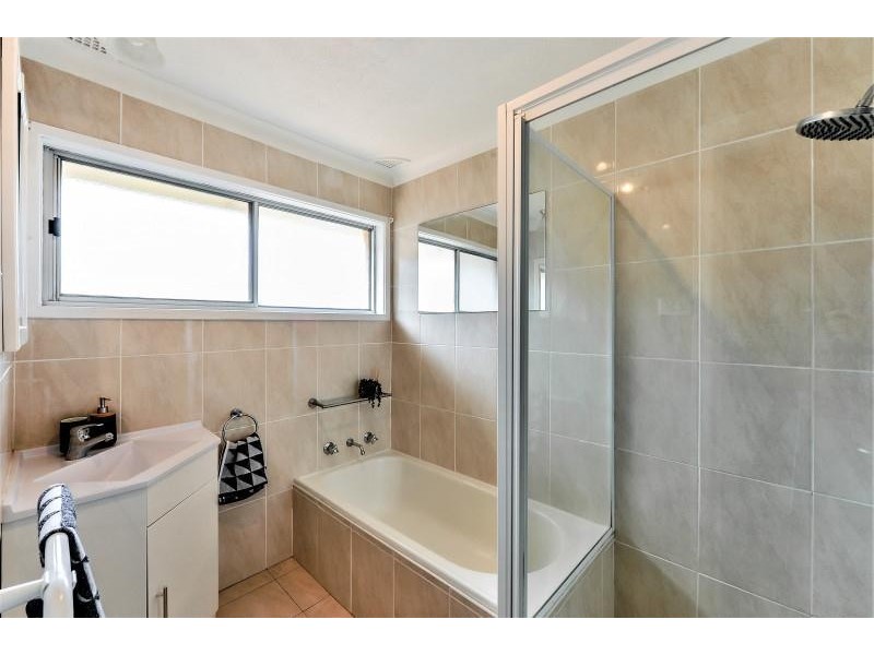 1 Mulgen Crescent, Bomaderry NSW 2541