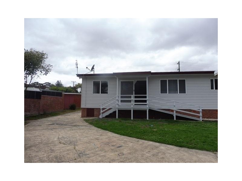 3 Brinawarr Street, Bomaderry NSW 2541