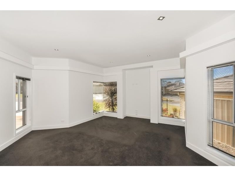 11 Barbata Grove, South Nowra NSW 2541