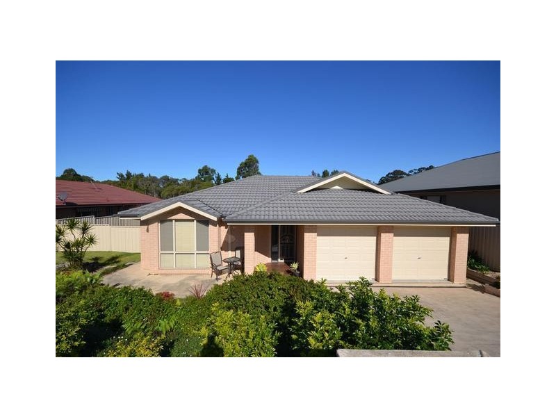 17 Emerald Drive, Meroo Meadow NSW 2540