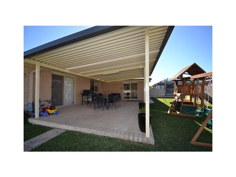 17 Emerald Drive, Meroo Meadow NSW 2540