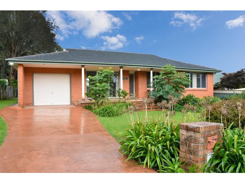 2 Bindon Close, Bomaderry NSW 2541