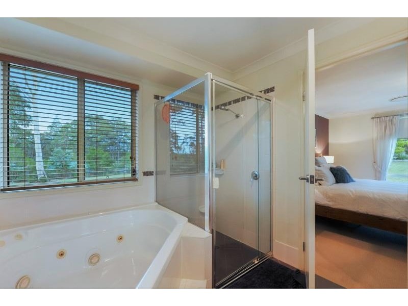 11 Stapleton Street, Falls Creek NSW 2540