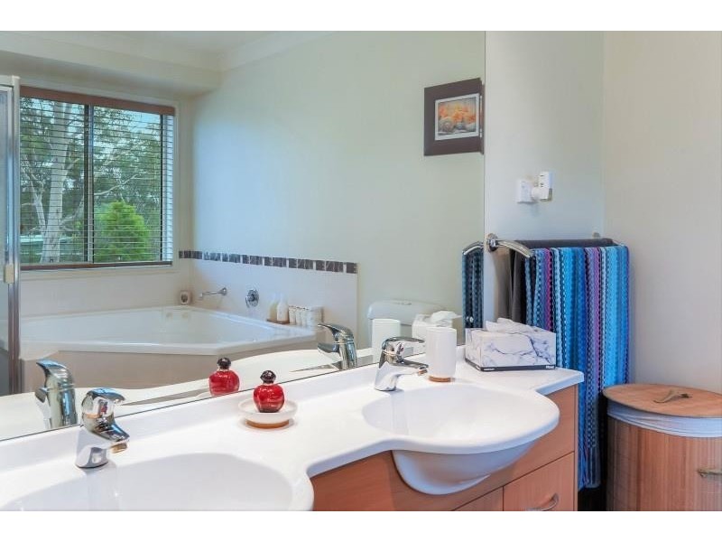 11 Stapleton Street, Falls Creek NSW 2540