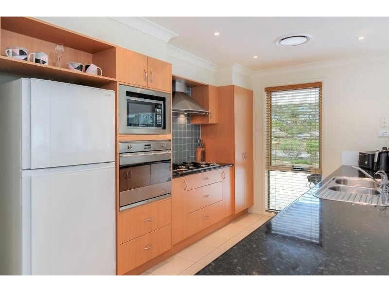 11 Stapleton Street, Falls Creek NSW 2540