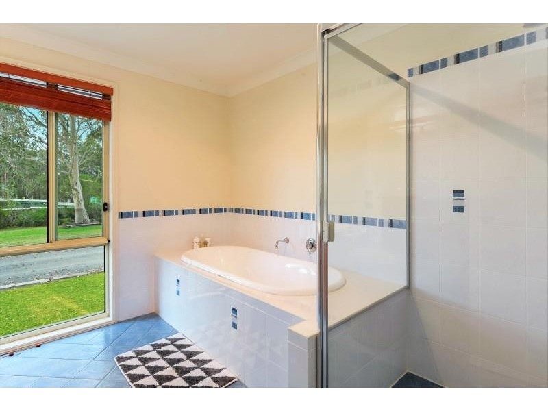 11 Stapleton Street, Falls Creek NSW 2540