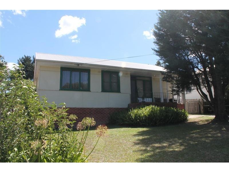 11 Elizabeth Avenue, Nowra NSW 2541
