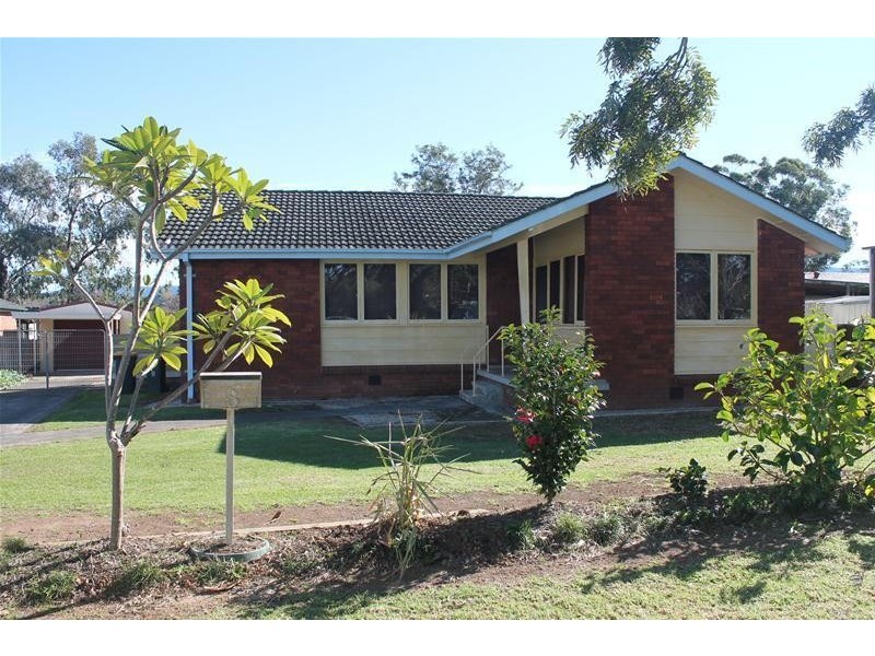 8 Wondalga Crescent, Nowra NSW 2541