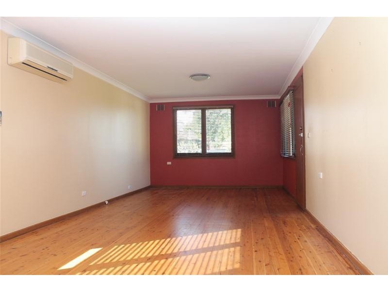 8 Wondalga Crescent, Nowra NSW 2541