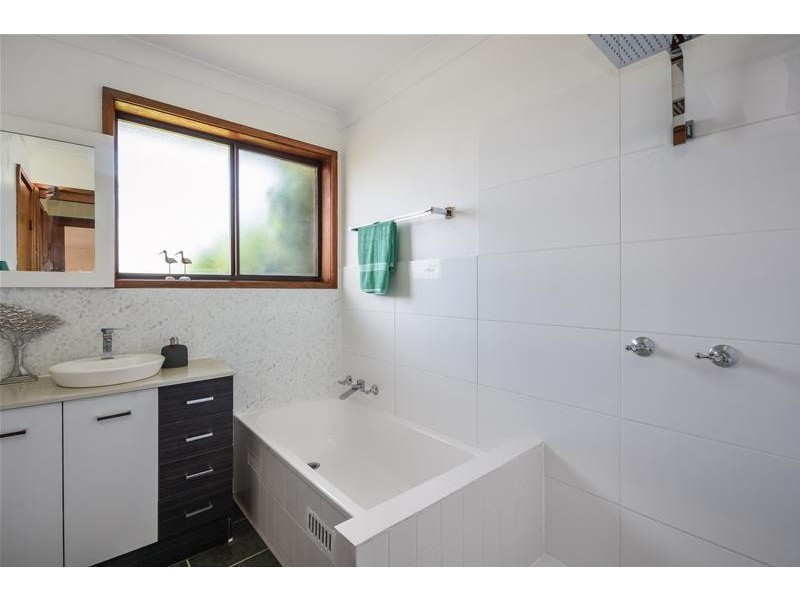 2 Woorin Close, Bomaderry NSW 2541