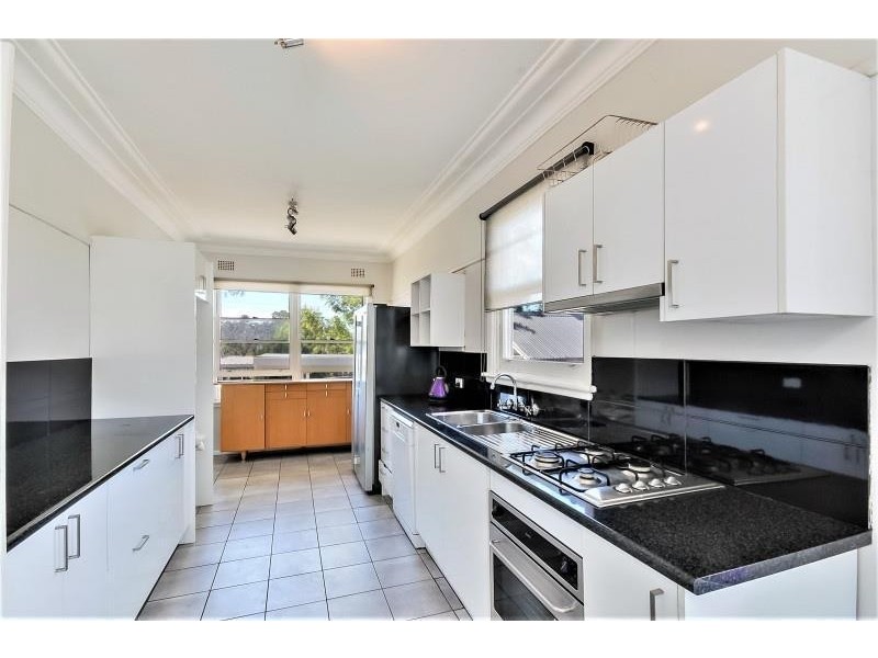 8 McDonald Avenue, Nowra NSW 2541