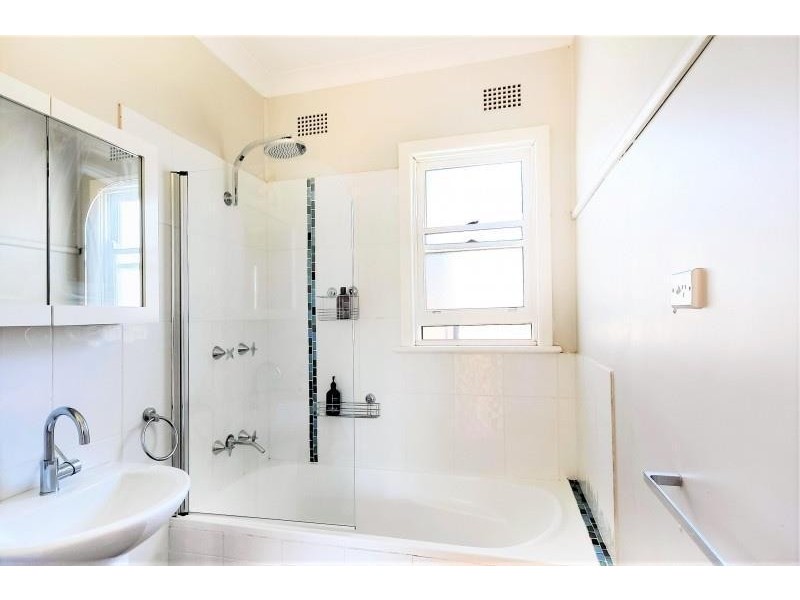 8 McDonald Avenue, Nowra NSW 2541