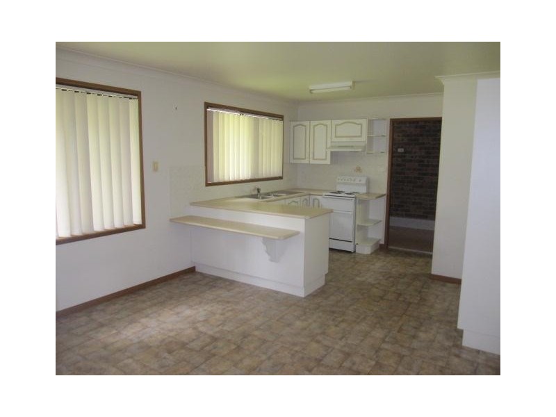 2 Herbert Close, Bomaderry NSW 2541