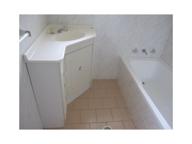 2 Herbert Close, Bomaderry NSW 2541