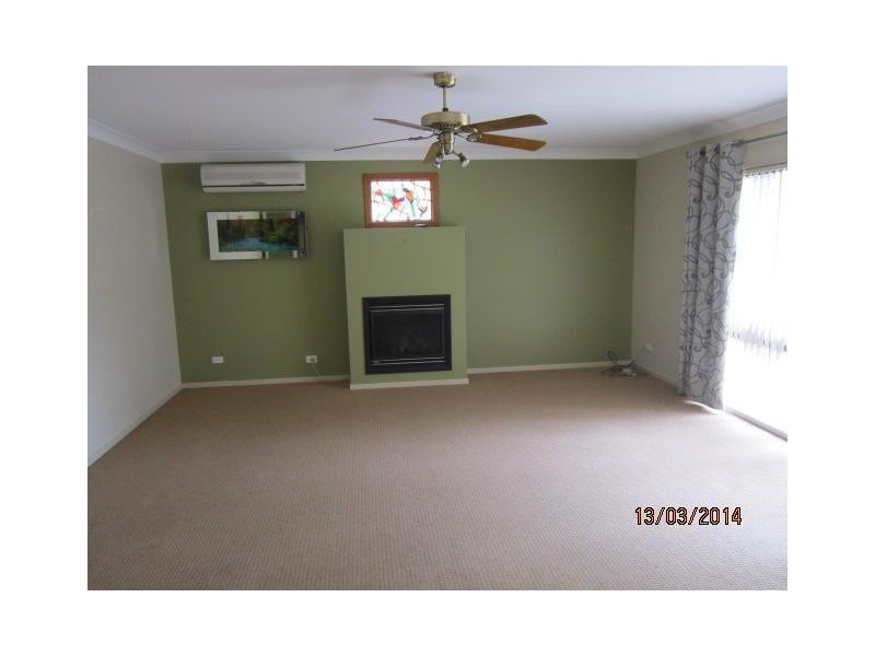 8 Cocos Palm Drive, Bomaderry NSW 2541