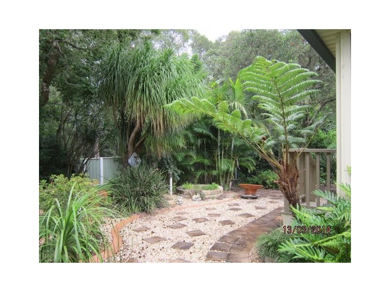 8 Cocos Palm Drive, Bomaderry NSW 2541