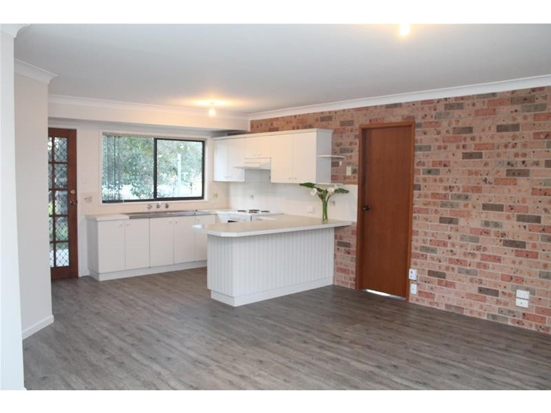 1/6 Penrose Drive, Bomaderry NSW 2541