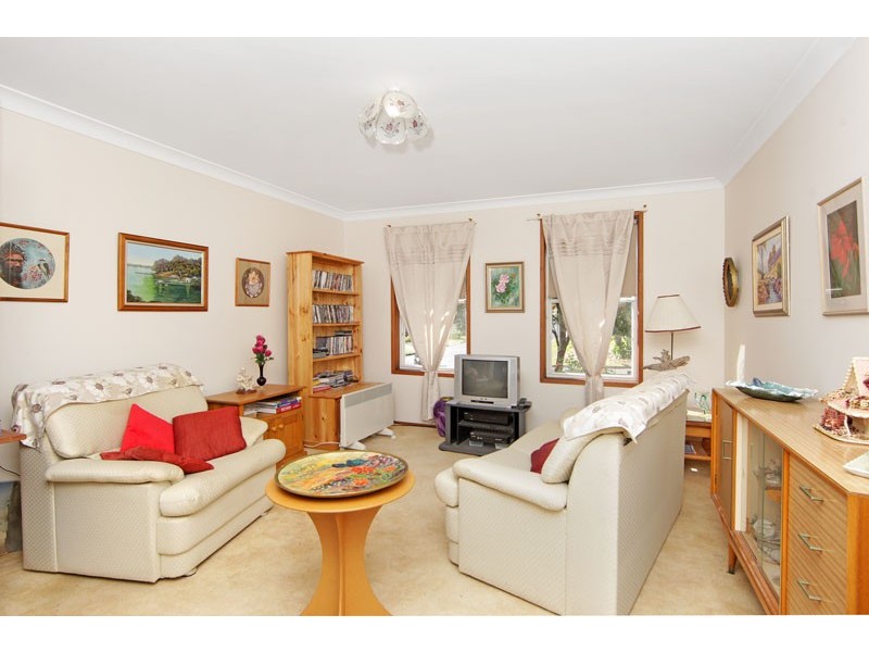 8 Cowan Street, Watanobbi NSW 2259